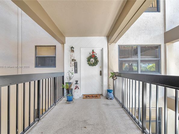 491 Ives Dairy Rd 2025, Miami FL 33179