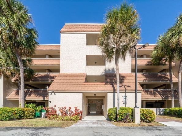 491 Ives Dairy Rd 2025, Miami FL 33179
