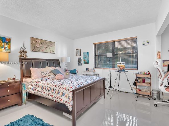 491 Ives Dairy Rd 2025, Miami FL 33179