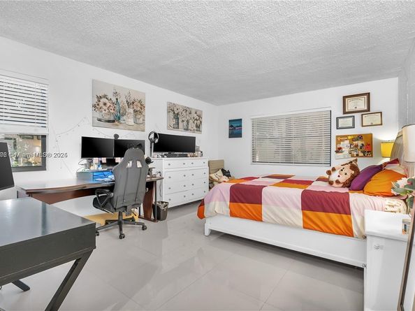 491 Ives Dairy Rd 2025, Miami FL 33179