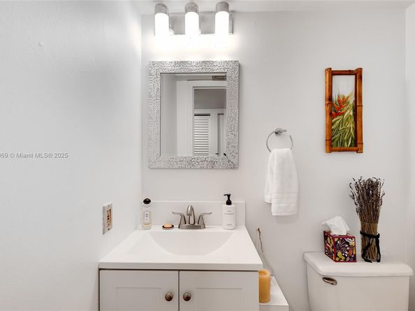 540 Brickell Key Dr 210, Miami FL 33131