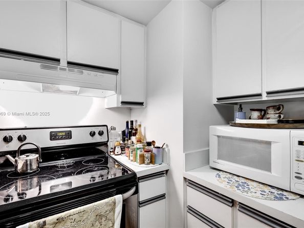 540 Brickell Key Dr 210, Miami FL 33131