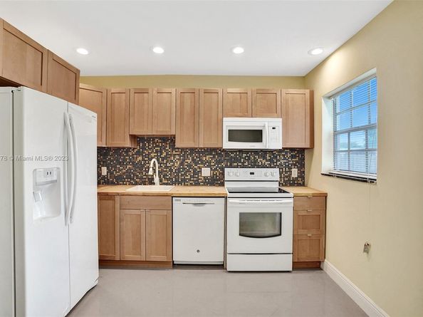 210 N 72nd Ave, Hollywood FL 33024