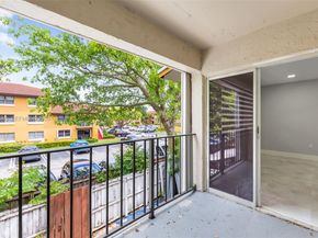 15685 SW 82nd Cir Ln 28, Miami FL 33193