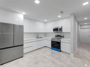 15685 SW 82nd Cir Ln 28, Miami FL 33193