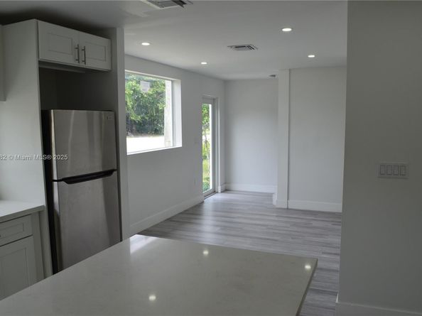 1998 NW 50th St, Miami FL 33142