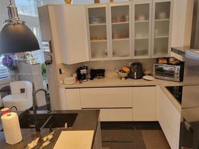 13707 NW 21st St, Pembroke Pines FL 33028