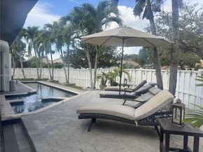 13707 NW 21st St, Pembroke Pines FL 33028