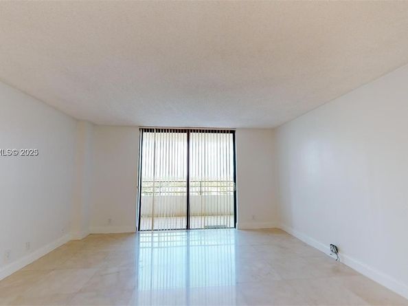 2500 Parkview Dr 1207, Hallandale Beach FL 33009