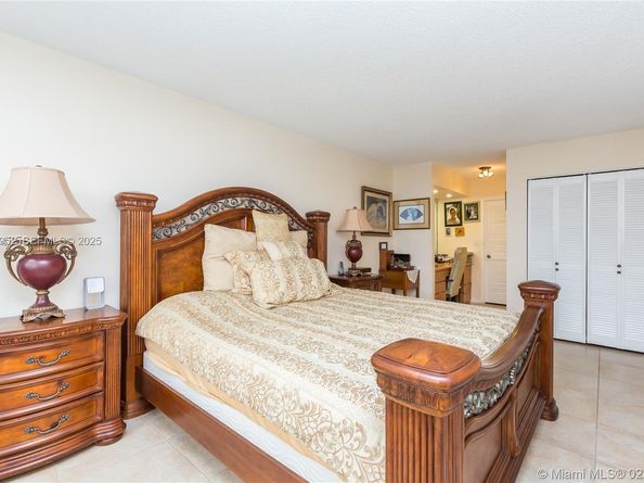 2500 Parkview Dr 1207, Hallandale Beach FL 33009