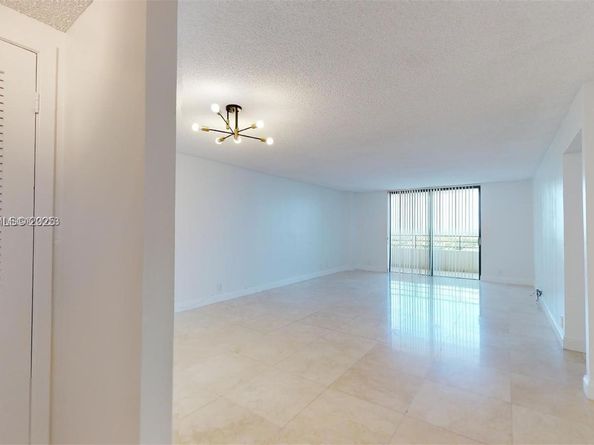 2500 Parkview Dr 1207, Hallandale Beach FL 33009