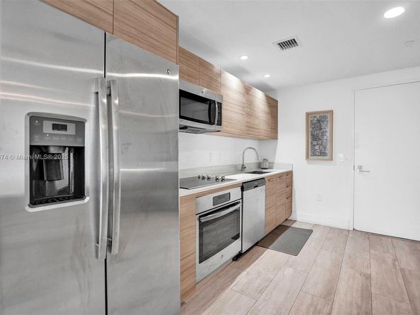 121 NE 34th St 1814, Miami FL 33137