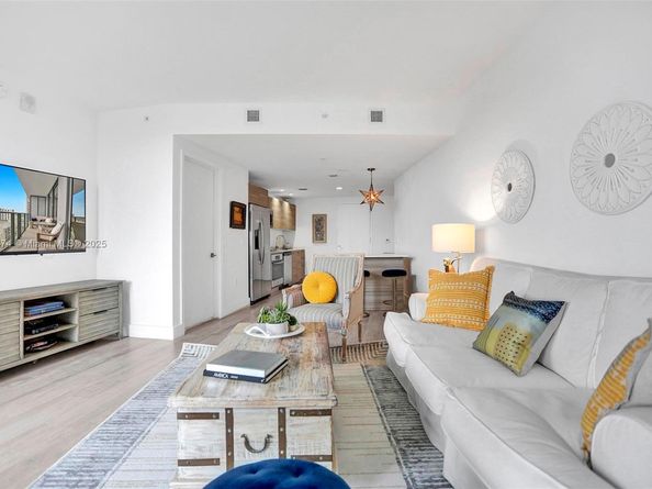 121 NE 34th St 1814, Miami FL 33137