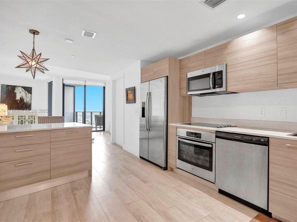 121 NE 34th St 1814, Miami FL 33137