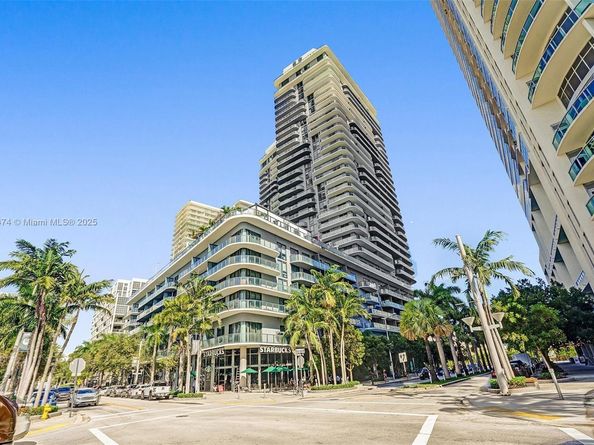 121 NE 34th St 1814, Miami FL 33137