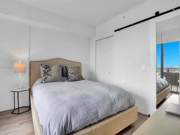 121 NE 34th St 1814, Miami FL 33137