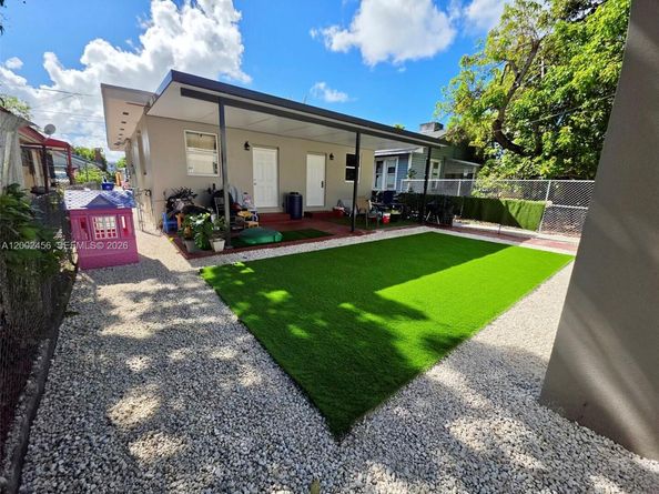2637 NW 23rd Ct, Miami FL 33142