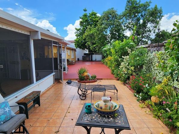 18959 NW 63rd Ct Cir, Hialeah FL 33015