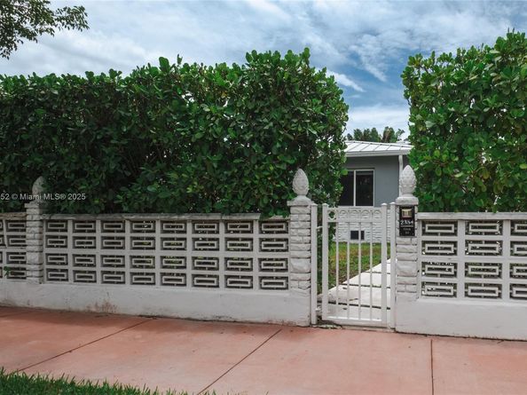 2354 Alton Rd, Miami Beach FL 33140