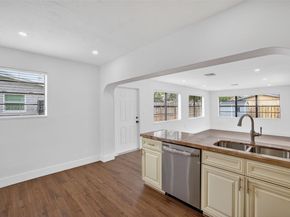 7721 NW 35th St, Davie FL 33024