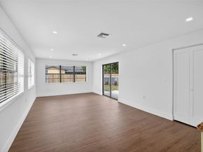 7721 NW 35th St, Davie FL 33024