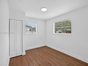 7721 NW 35th St, Davie FL 33024