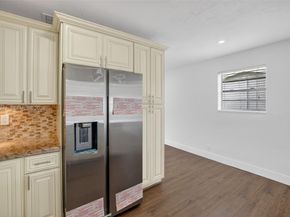 7721 NW 35th St, Davie FL 33024