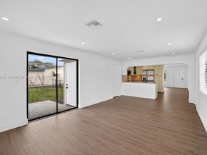 7721 NW 35th St, Davie FL 33024