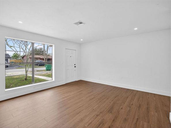 7721 NW 35th St, Davie FL 33024