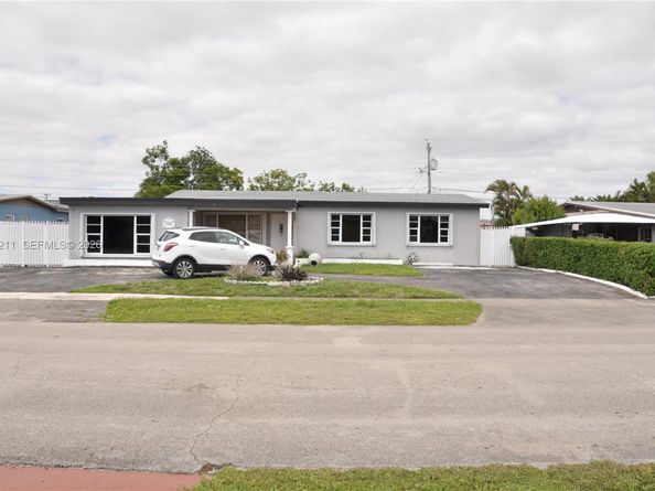 1301 W 61st Pl, Hialeah FL 33012