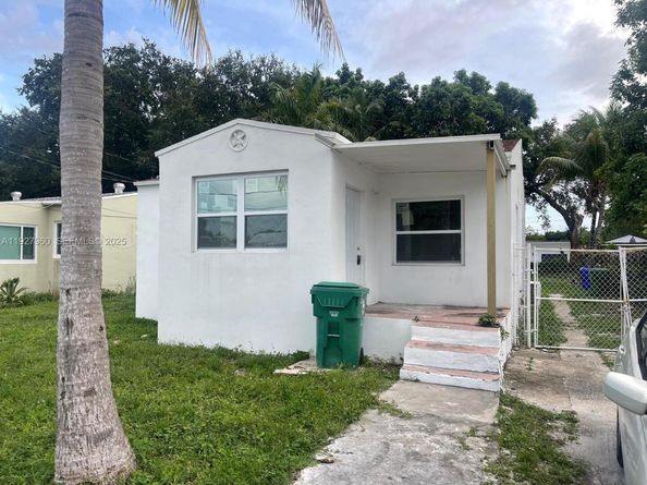 560 NW 53rd St, Miami FL 33127