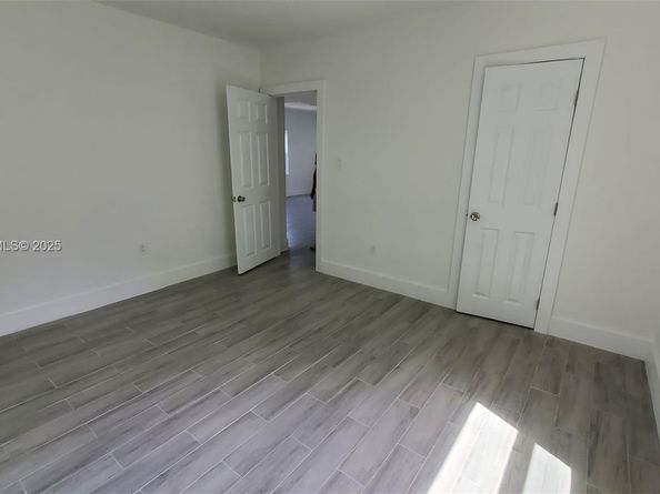 560 NW 53rd St, Miami FL 33127