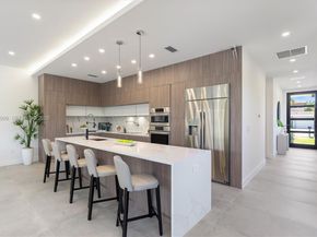 2431 NE 18th St, Fort Lauderdale FL 33305