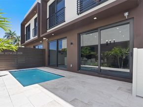 2431 NE 18th St, Fort Lauderdale FL 33305