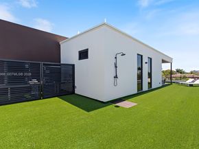 2431 NE 18th St, Fort Lauderdale FL 33305