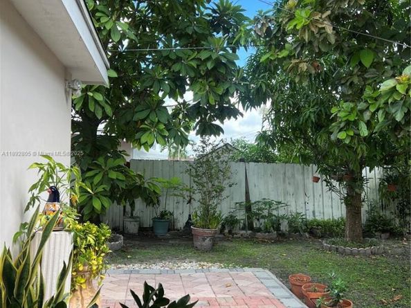 1311 SW 102nd Ct, Miami FL 33174