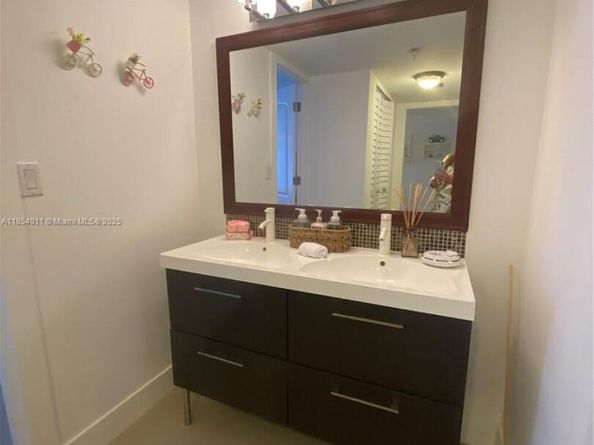 3301 N Country Club Dr 112, Aventura FL 33180