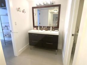 3301 N Country Club Dr 112, Aventura FL 33180