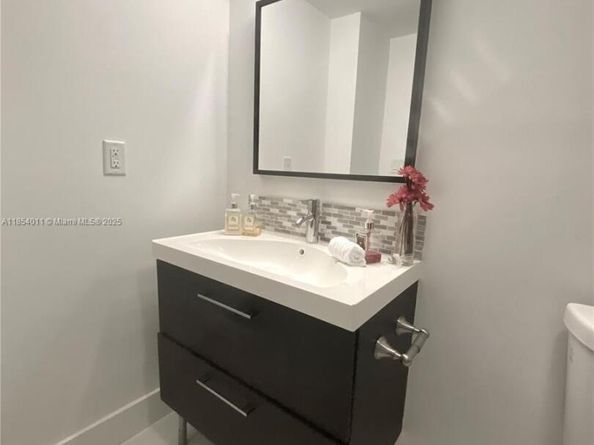 3301 N Country Club Dr 112, Aventura FL 33180