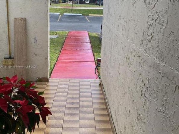 10454 NW 5th Ter 430, Miami FL 33172