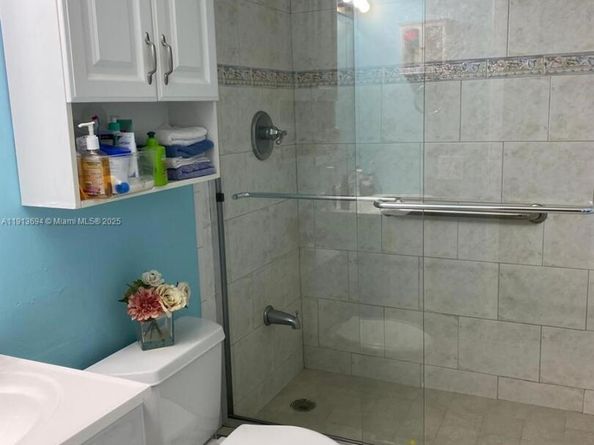 10454 NW 5th Ter 430, Miami FL 33172