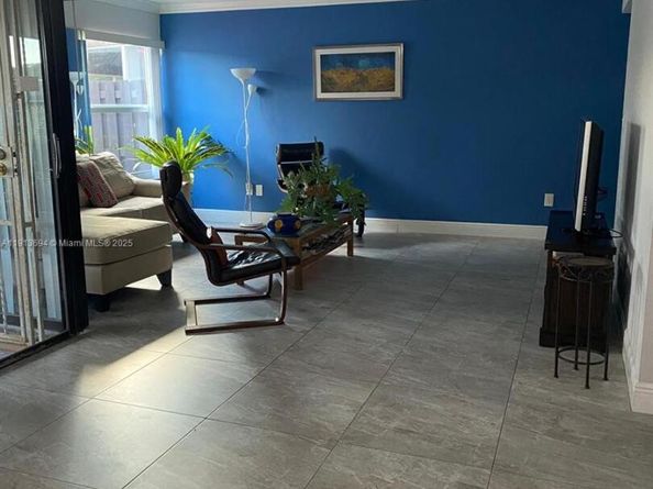 10454 NW 5th Ter 430, Miami FL 33172