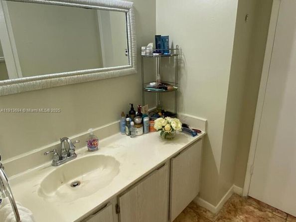 10454 NW 5th Ter 430, Miami FL 33172