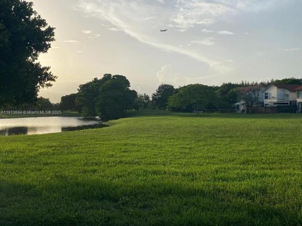 10454 NW 5th Ter 430, Miami FL 33172