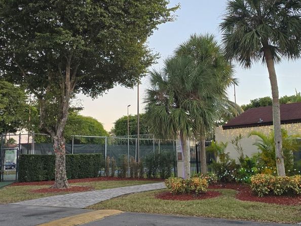 10454 NW 5th Ter 430, Miami FL 33172