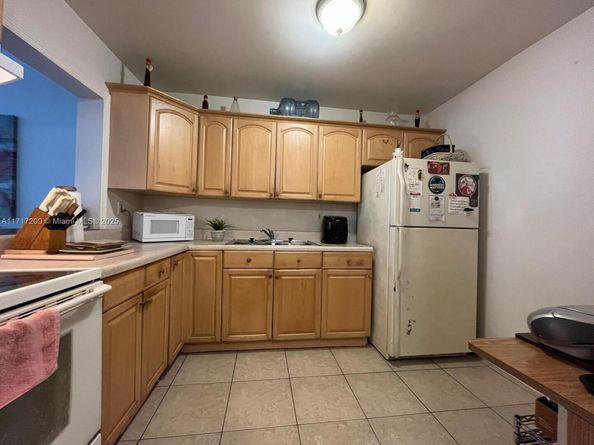 12290 NE 11th Ct 203, North Miami FL 33161