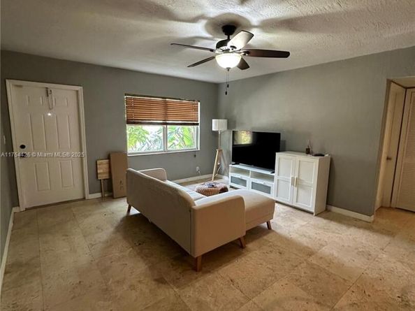 530 NE 15th Ct 1, Fort Lauderdale FL 33304