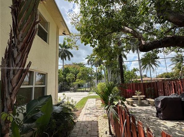 530 NE 15th Ct 1, Fort Lauderdale FL 33304