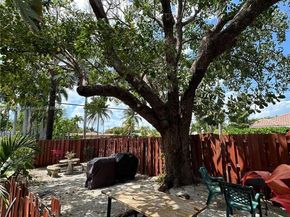 530 NE 15th Ct 1, Fort Lauderdale FL 33304