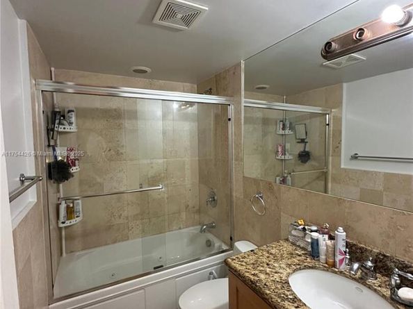 530 NE 15th Ct 1, Fort Lauderdale FL 33304